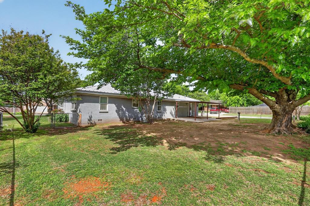 624 N Avenue A Property Photo 27