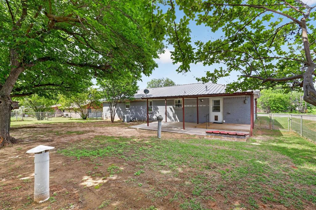 624 N Avenue A Property Photo 29