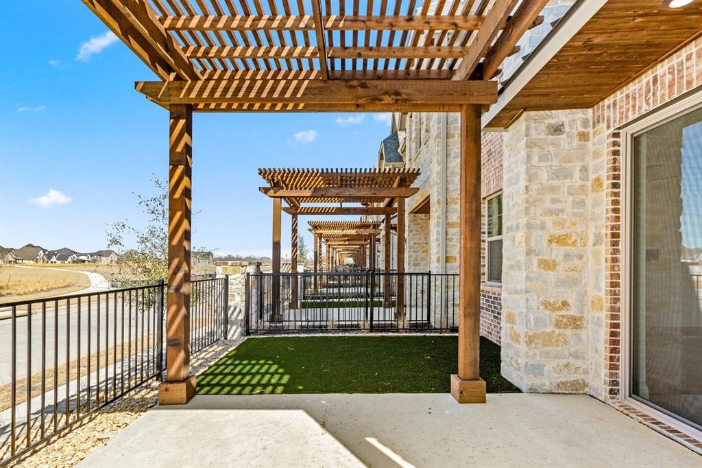 1200 Armstrong Property Photo 3