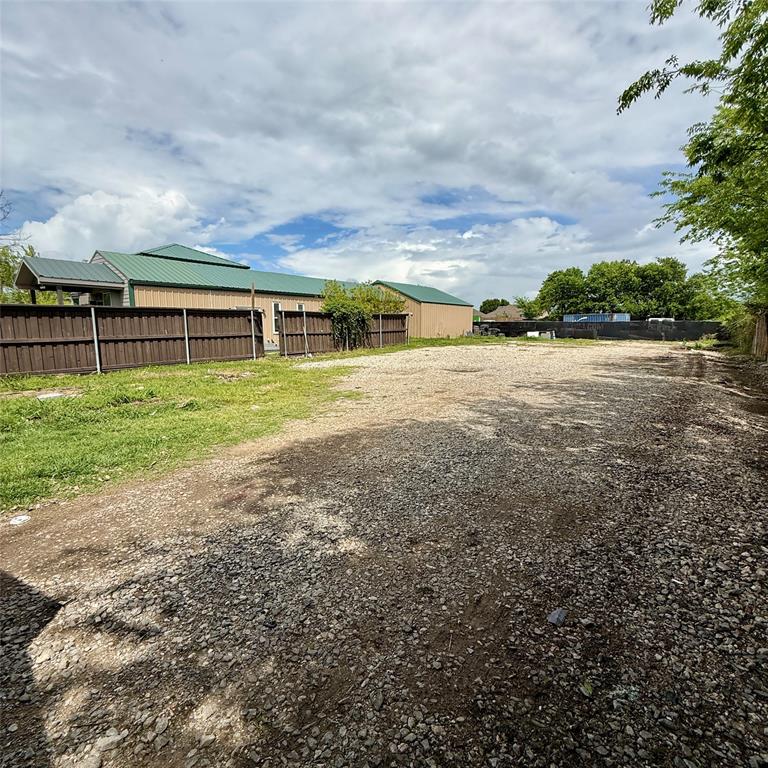 633 Rose Garden Drive 3 Property Photo 3