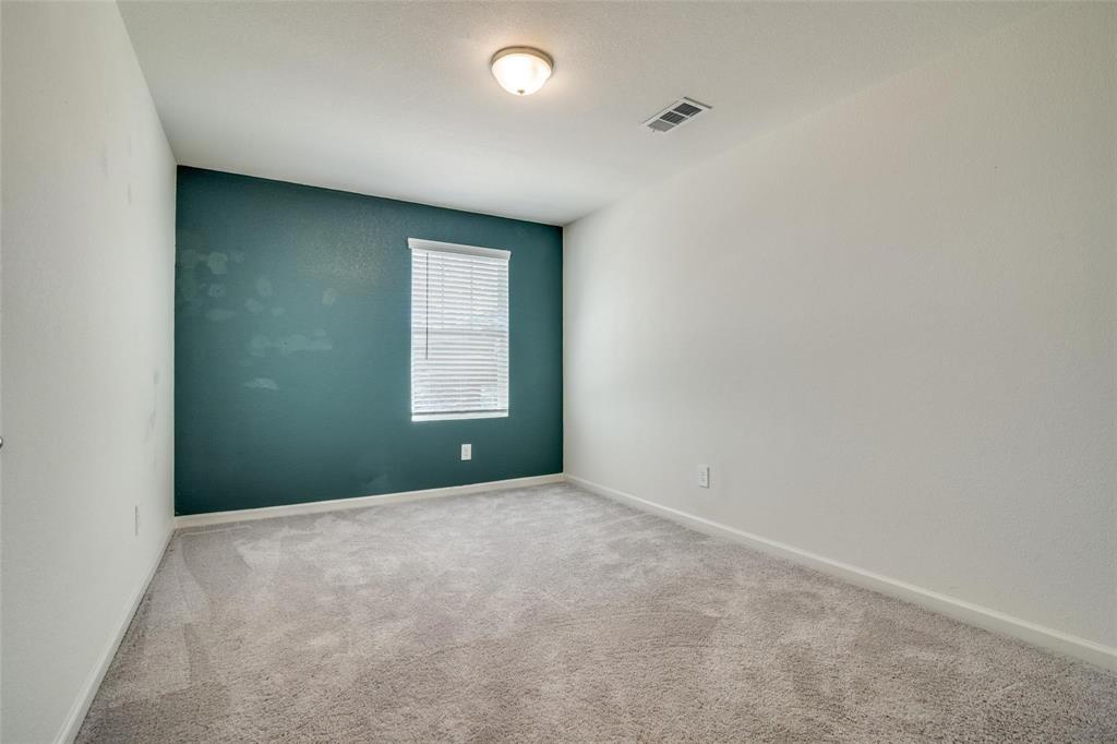 731 Yorkshire Drive Property Photo 4