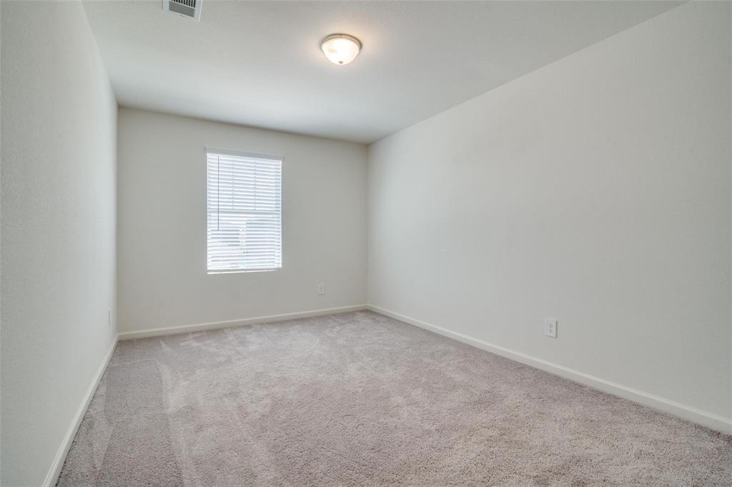 731 Yorkshire Drive Property Photo 6