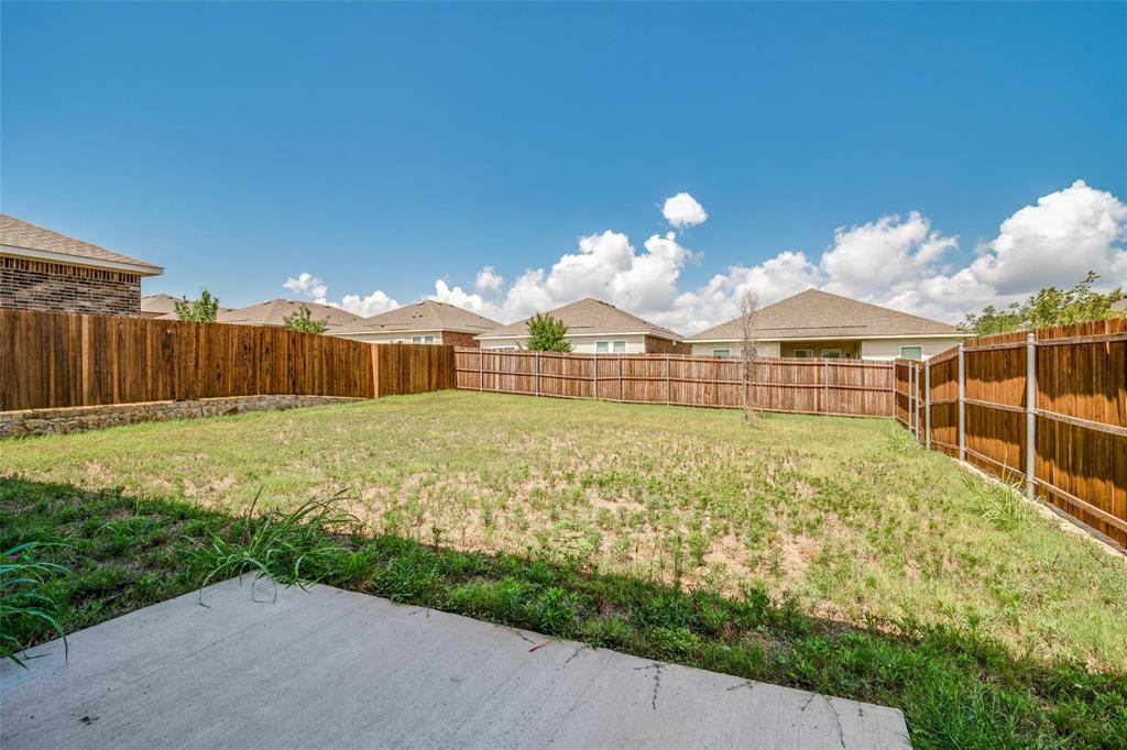 731 Yorkshire Drive Property Photo 8