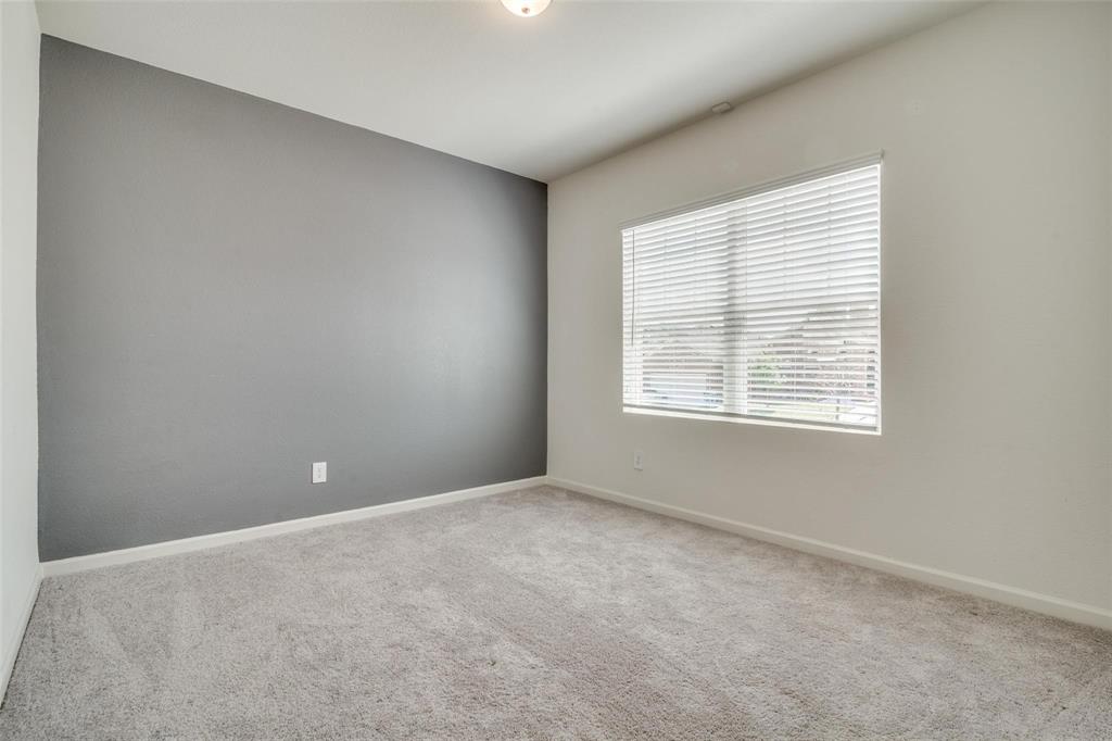 731 Yorkshire Drive Property Photo 10