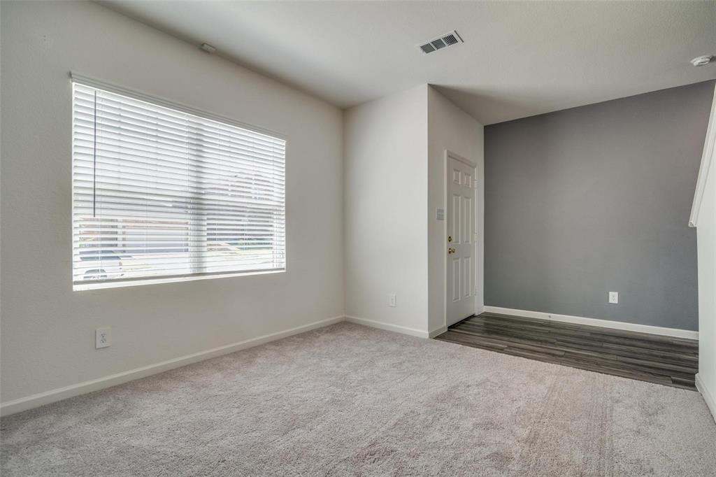 731 Yorkshire Drive Property Photo 11