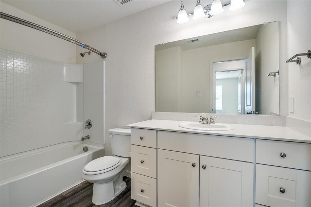 731 Yorkshire Drive Property Photo 15