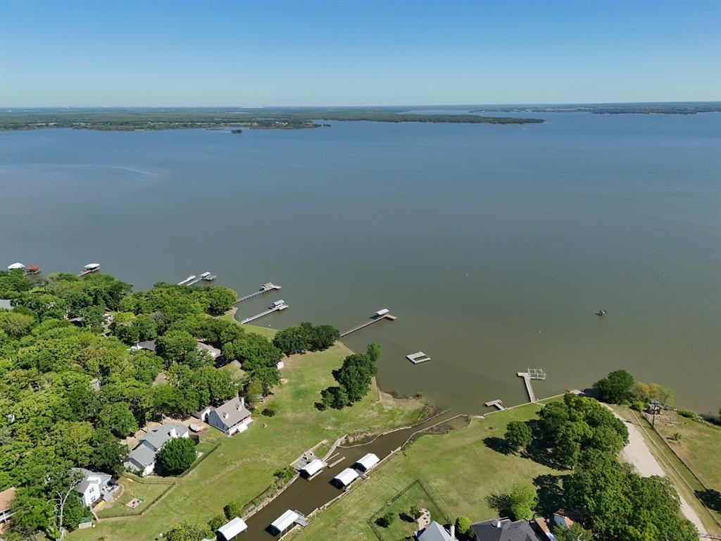 1032 Shoreline Drive Property Photo 4