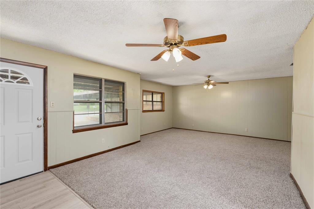 900 W 2nd Street Property Photo 4