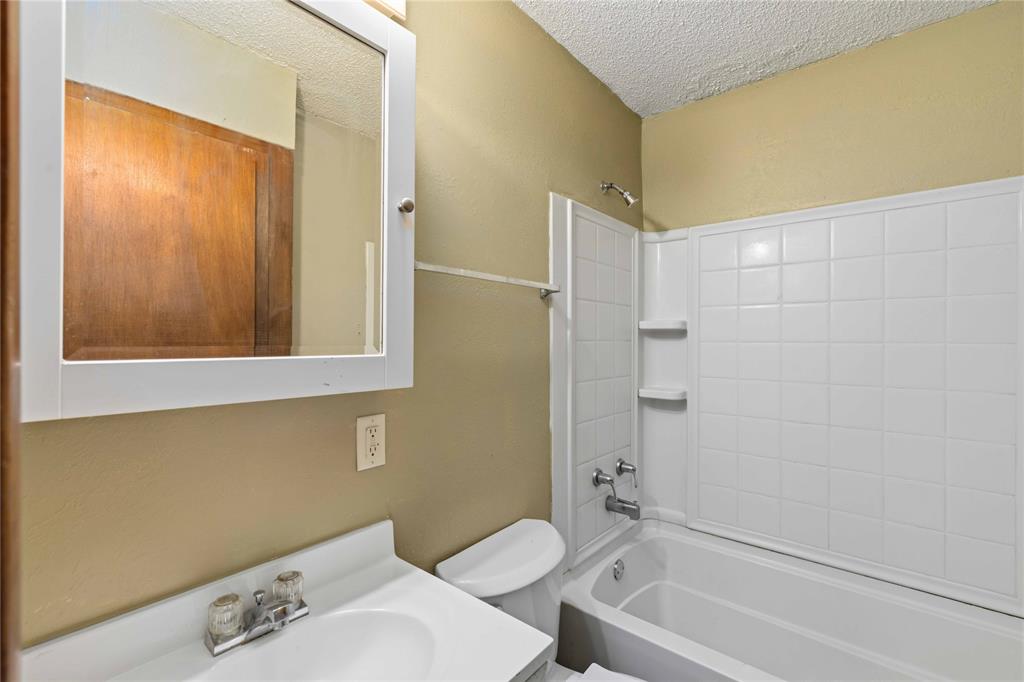 900 W 2nd Street Property Photo 15