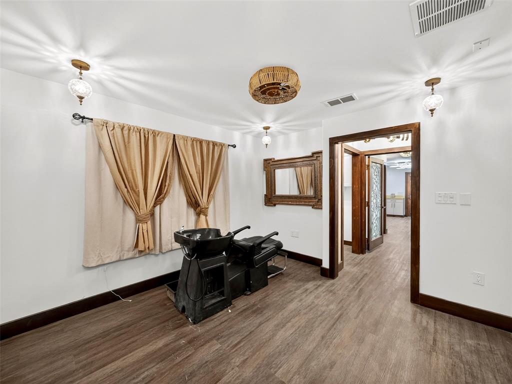 213 Mckinney Avenue Property Photo 17