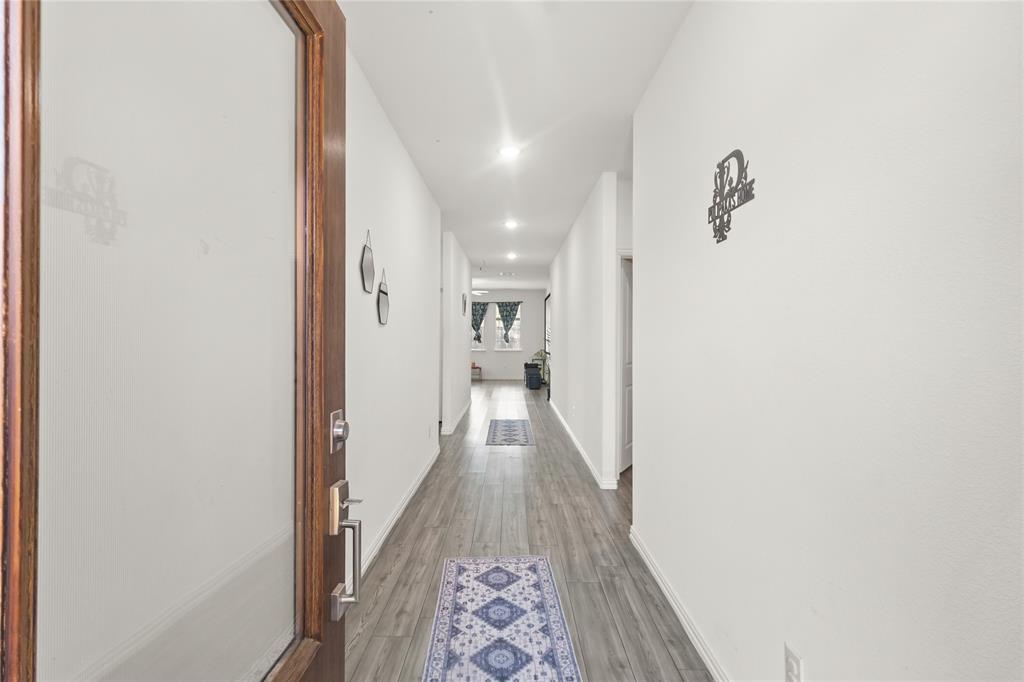 3505 Riverside Drive Property Photo 3