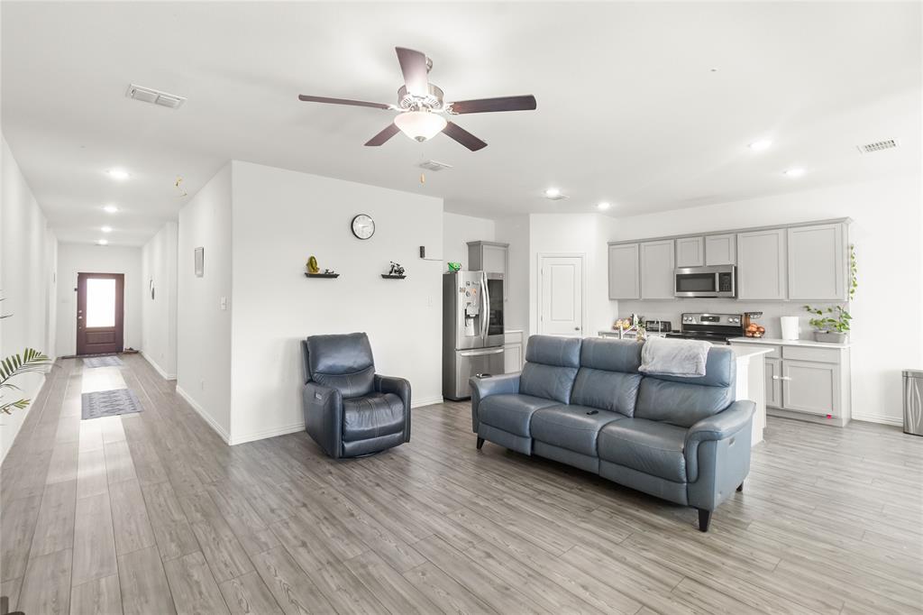 3505 Riverside Drive Property Photo 6