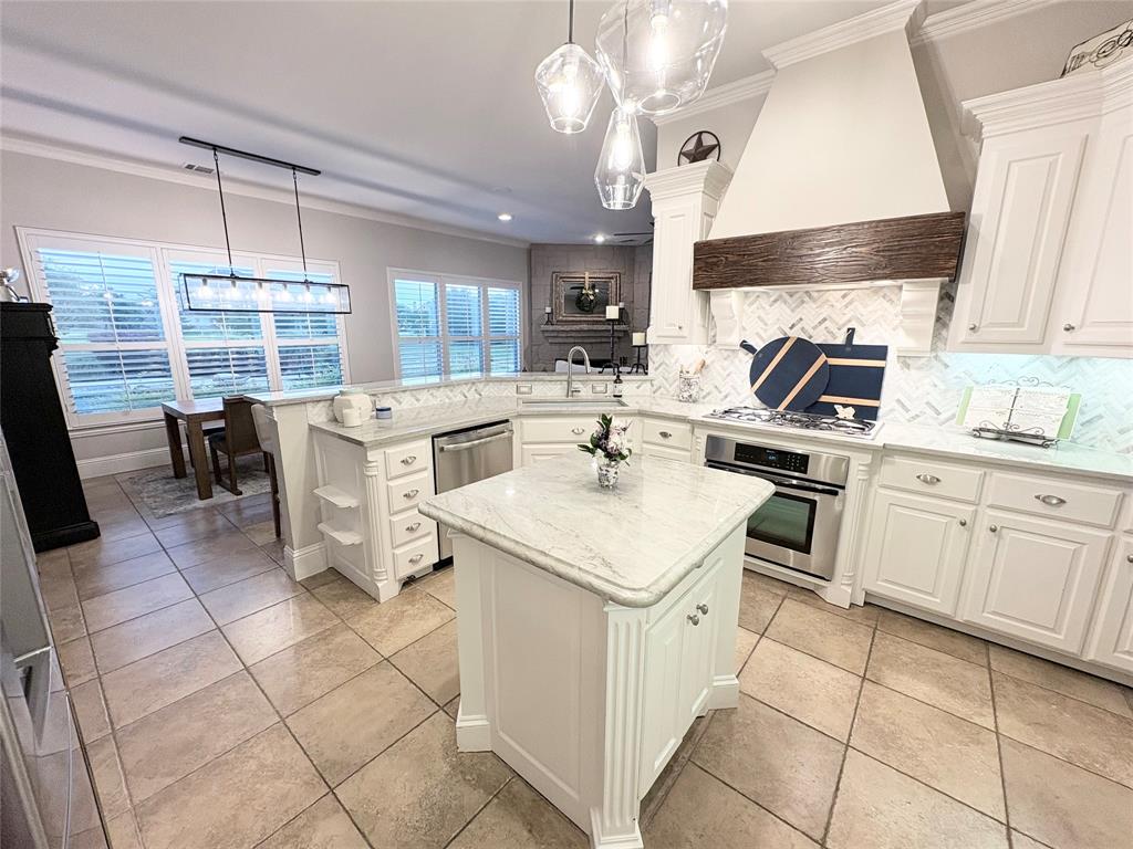 1 Kensington Drive Property Photo 9