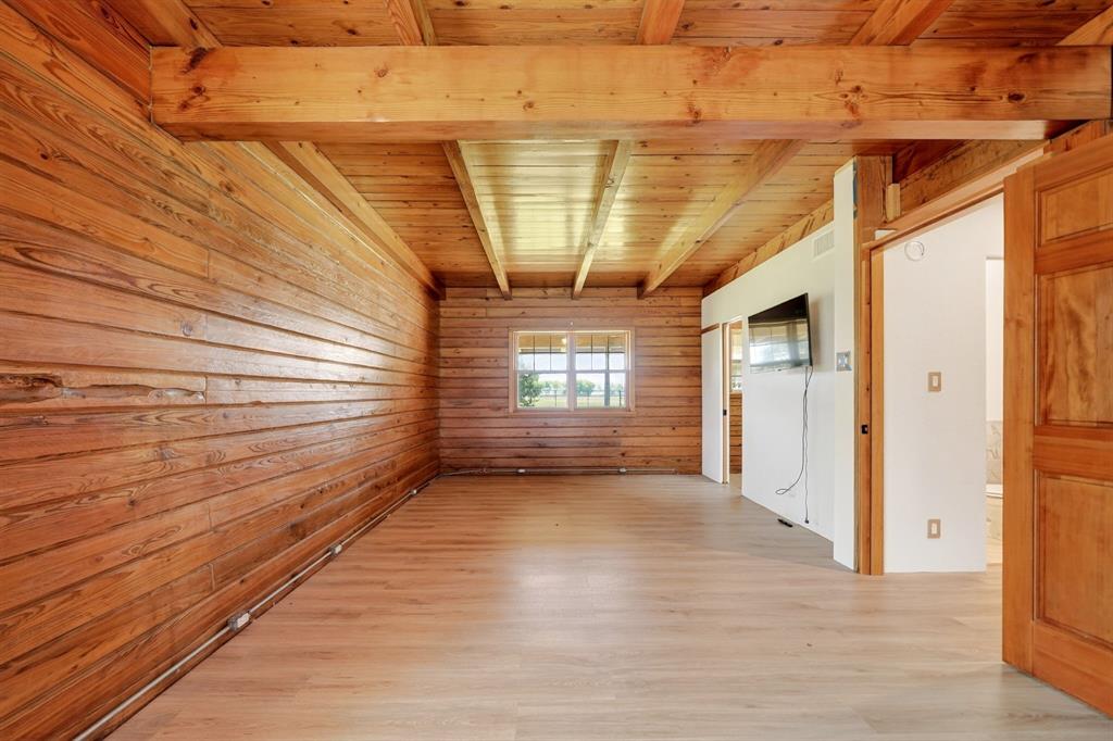 858 County Road 1006 Property Photo 15