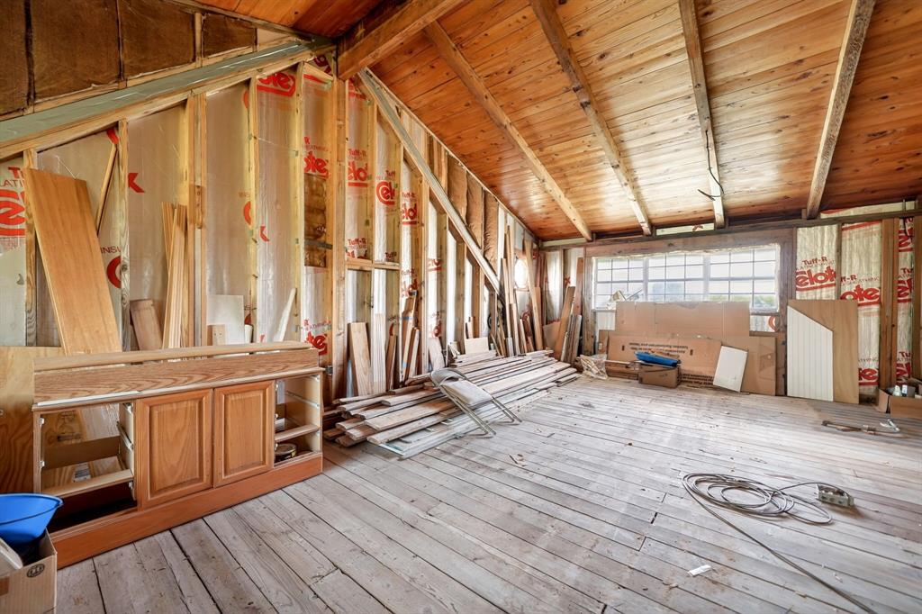 858 County Road 1006 Property Photo 18