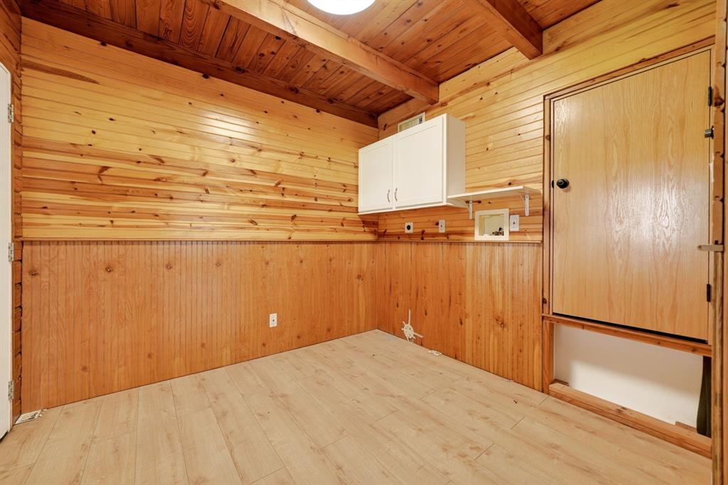 858 County Road 1006 Property Photo 22