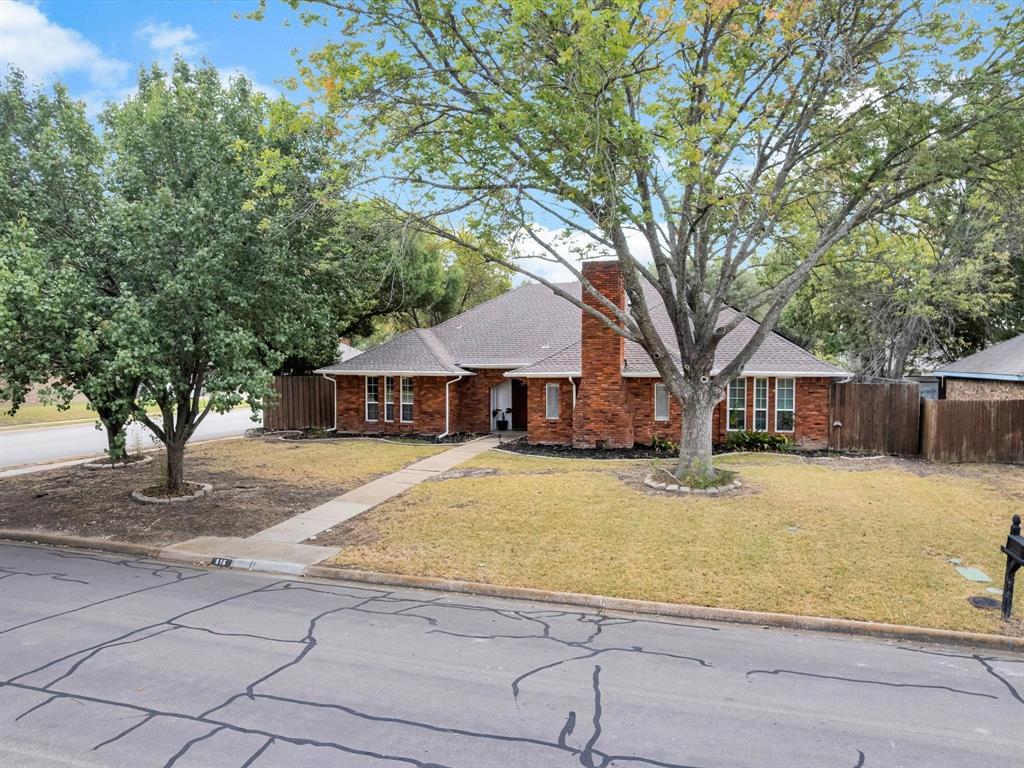 816 Autumn Lake Drive Property Photo 1