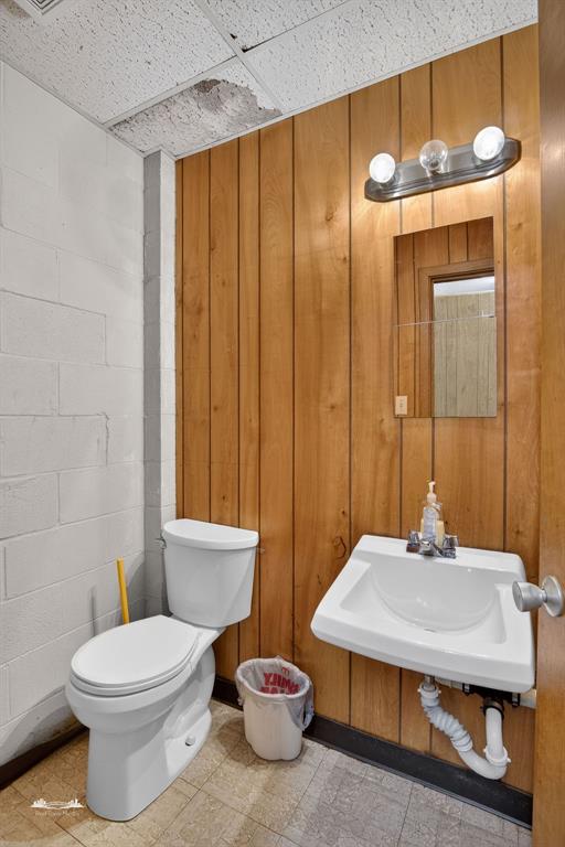 709 W 70th Street Property Photo 16