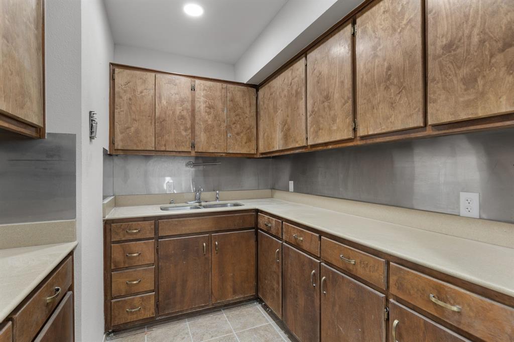 1317 East Property Photo 19