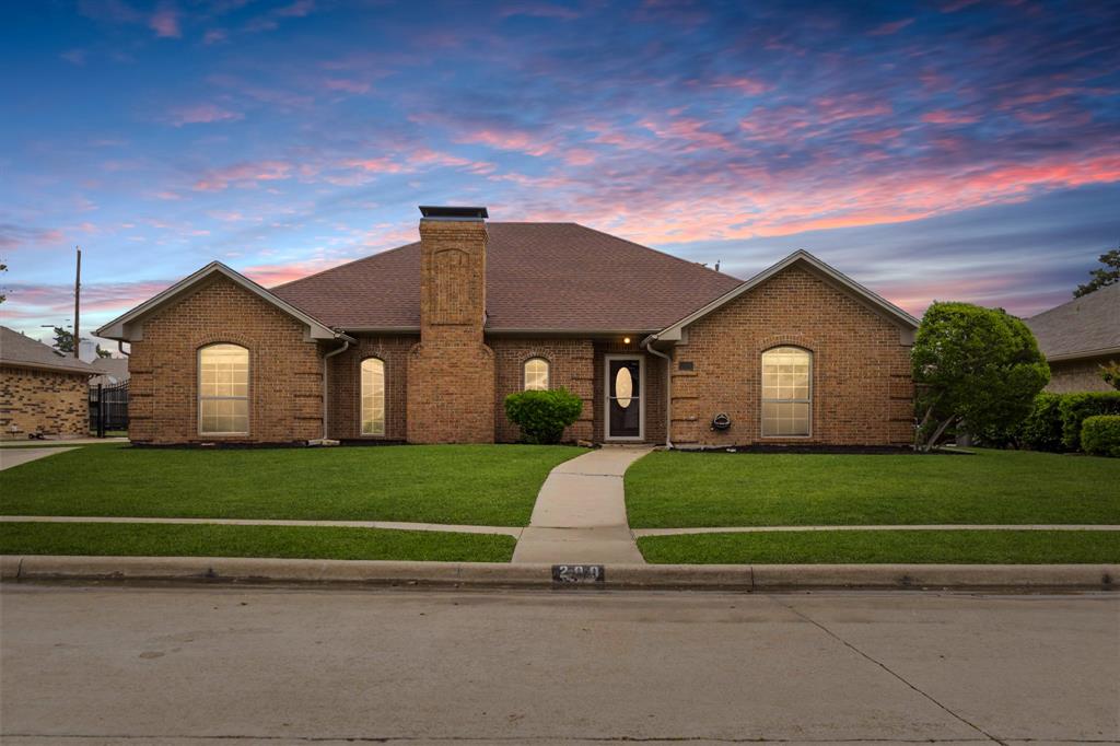 200 Sunny Crest Drive Property Photo 1