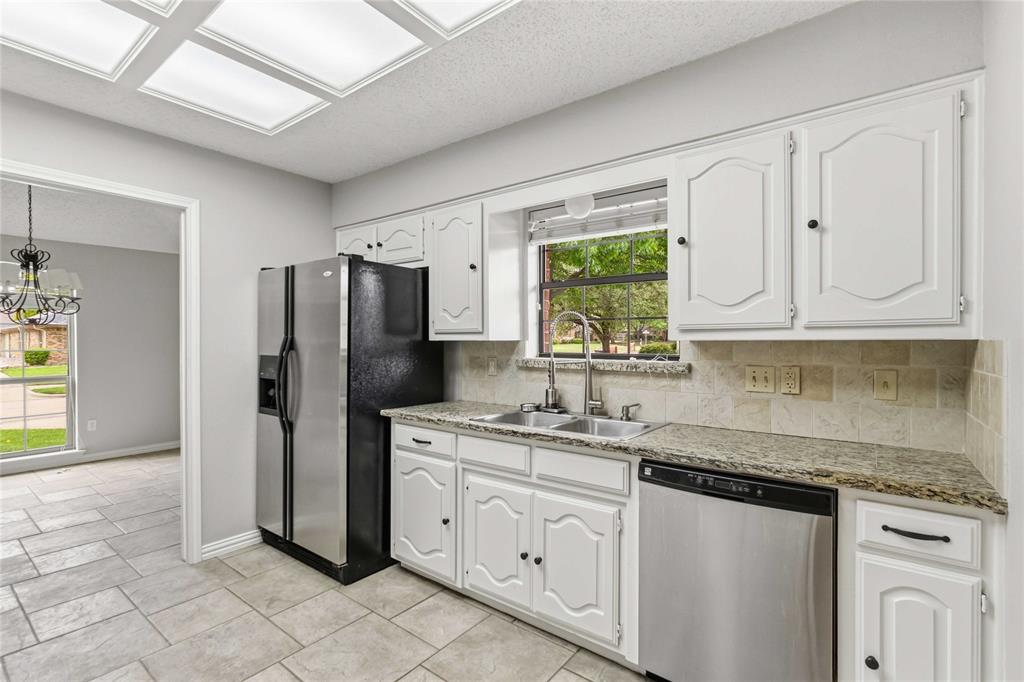 200 Sunny Crest Drive Property Photo 6