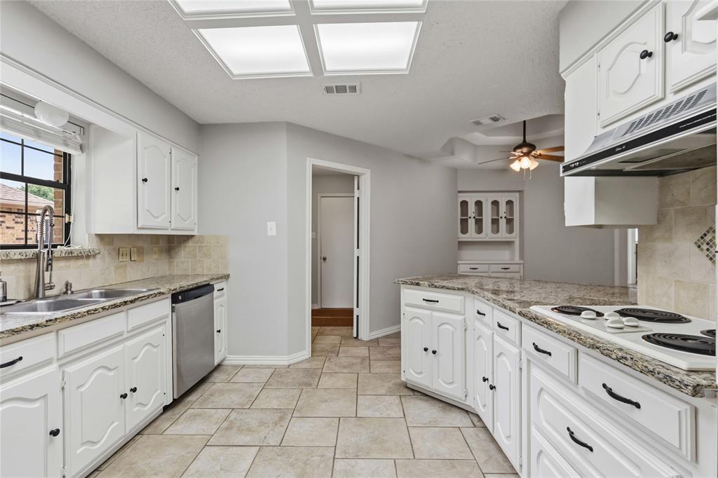 200 Sunny Crest Drive Property Photo 8