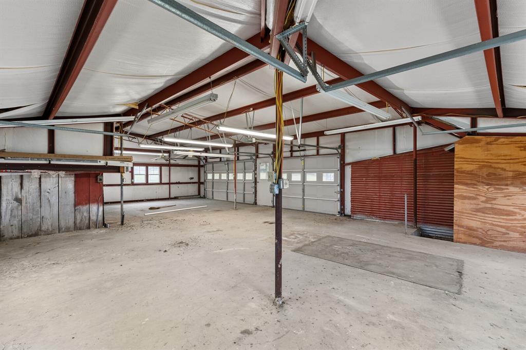 589 County Road 4150 Property Photo 17