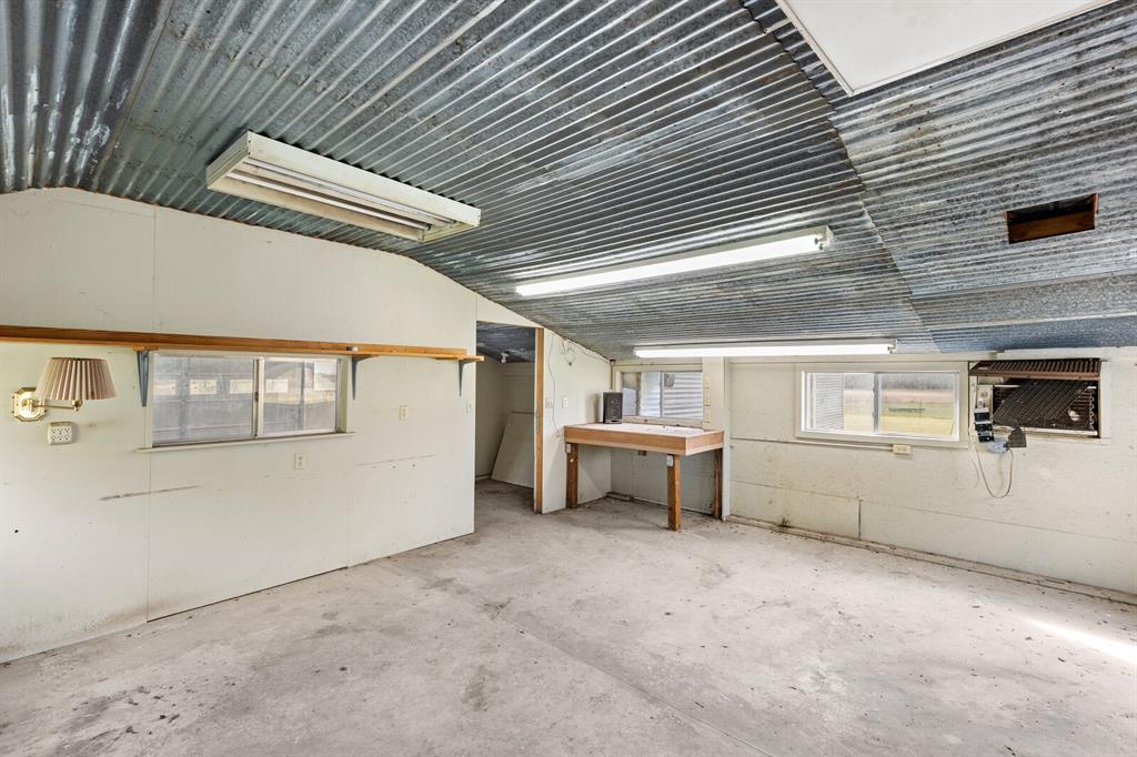 589 County Road 4150 Property Photo 21