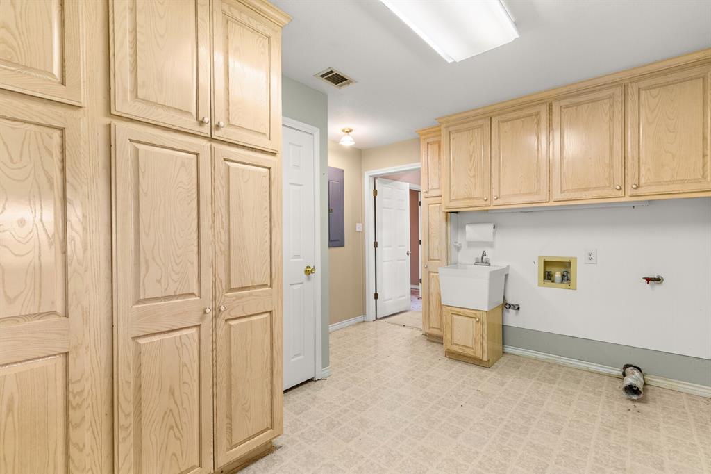589 County Road 4150 Property Photo 34