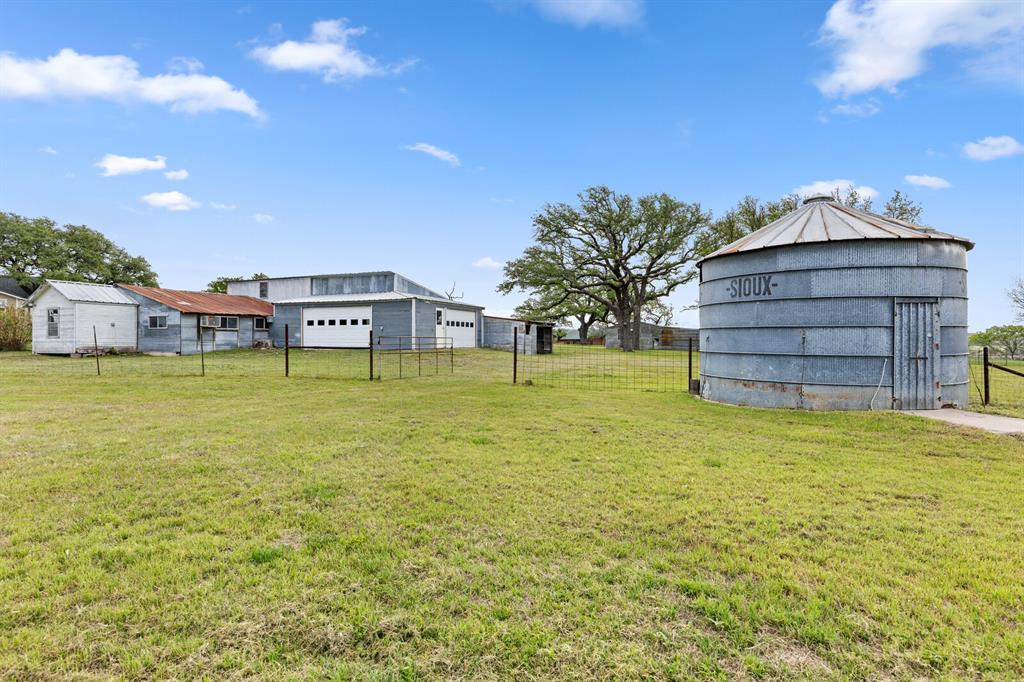 589 County Road 4150 Property Photo 38