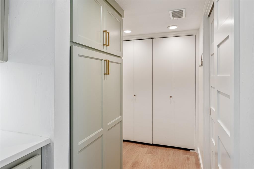 513 Winding Shore Drive Property Photo 17