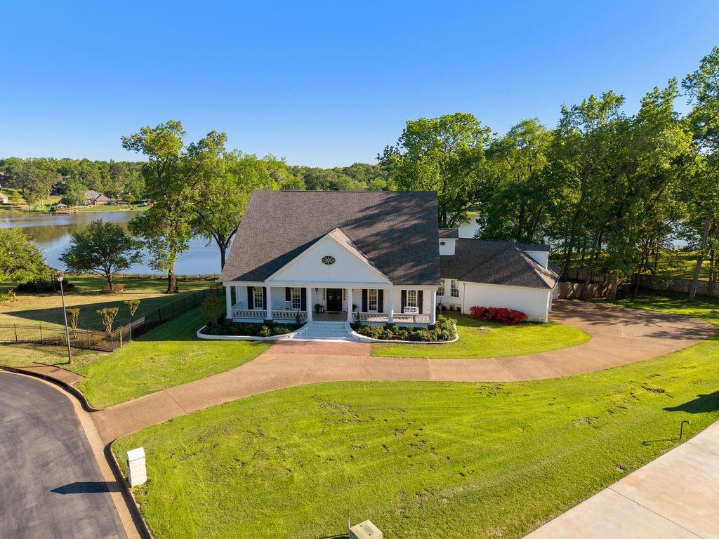 320 Hines Crossing Property Photo 1