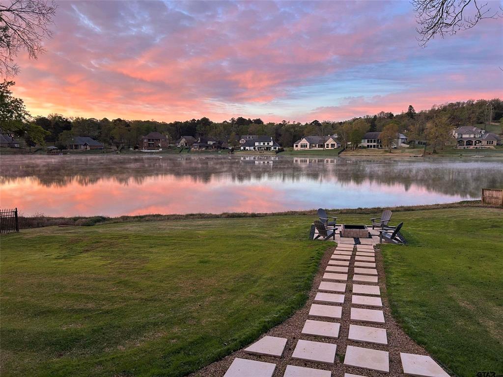320 Hines Crossing Property Photo 3
