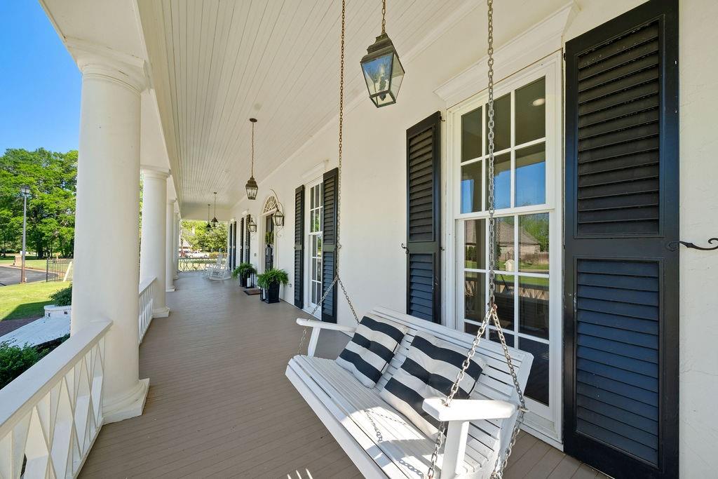 320 Hines Crossing Property Photo 7