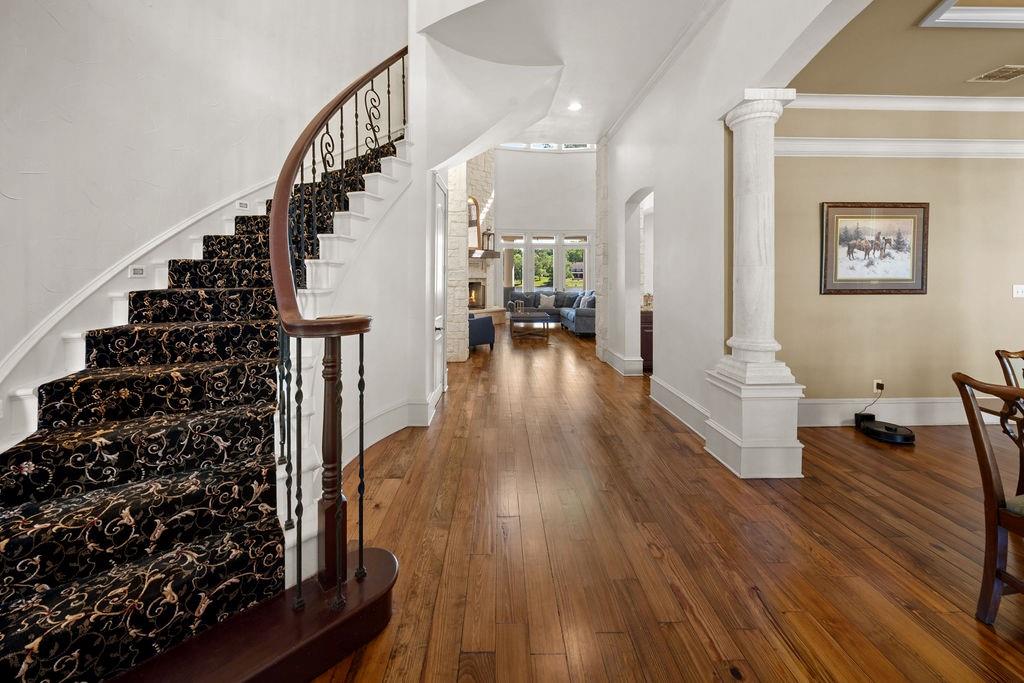 320 Hines Crossing Property Photo 8