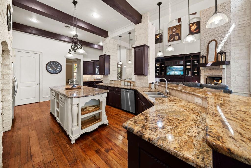 320 Hines Crossing Property Photo 12