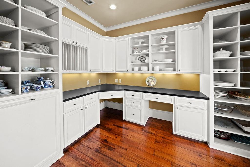 320 Hines Crossing Property Photo 16