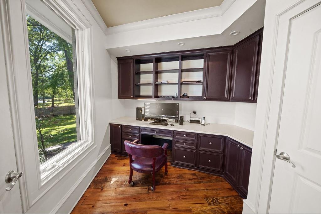 320 Hines Crossing Property Photo 17