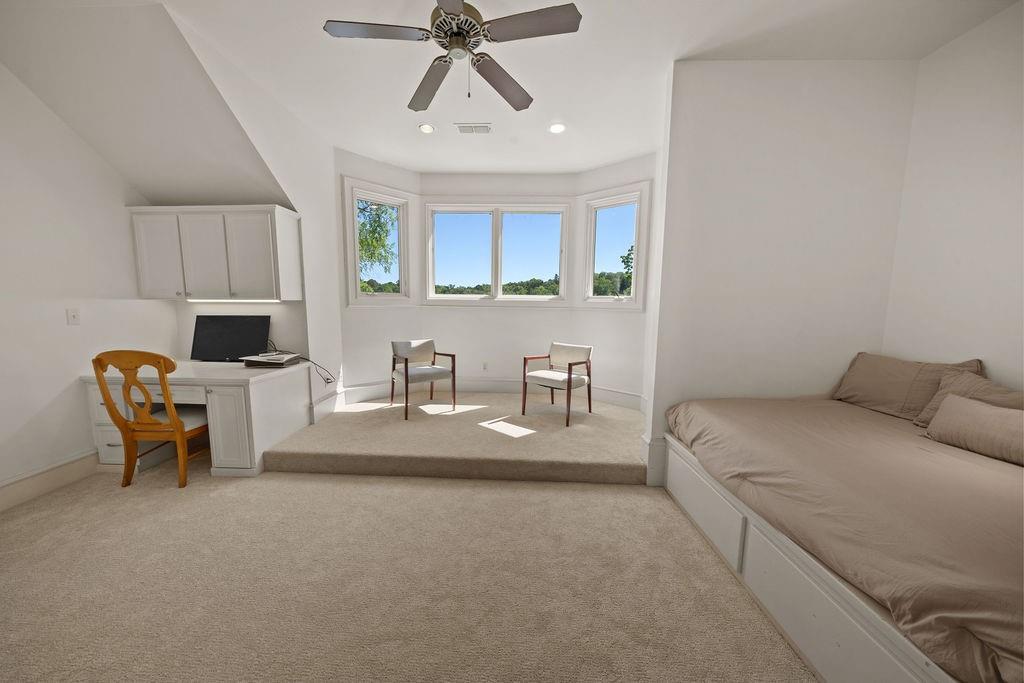 320 Hines Crossing Property Photo 27