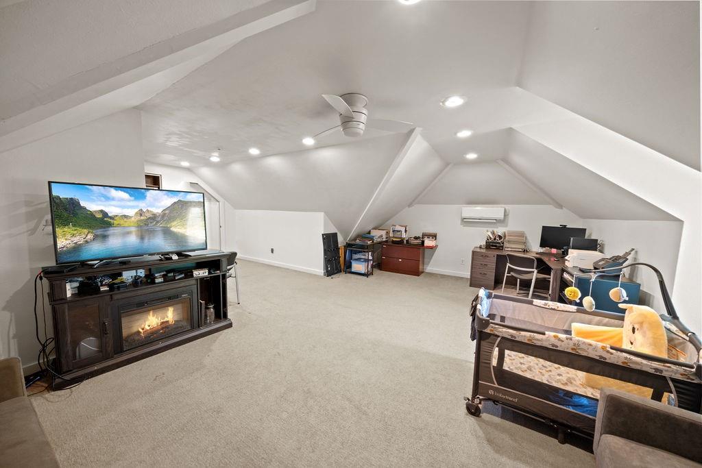 320 Hines Crossing Property Photo 33