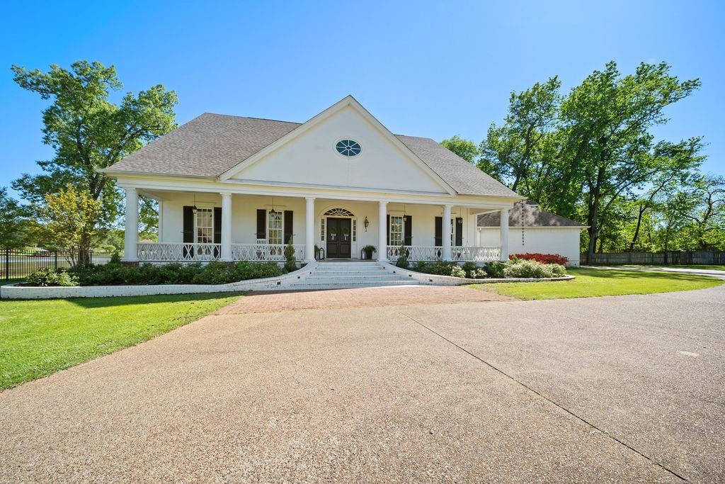 320 Hines Crossing Property Photo 39