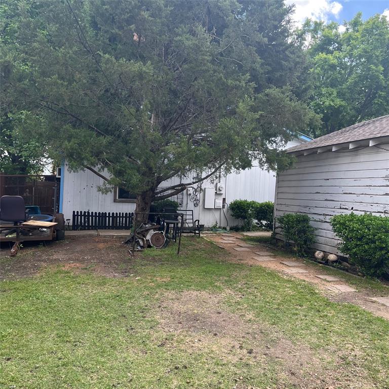 1608 Coleman Street Property Photo 2
