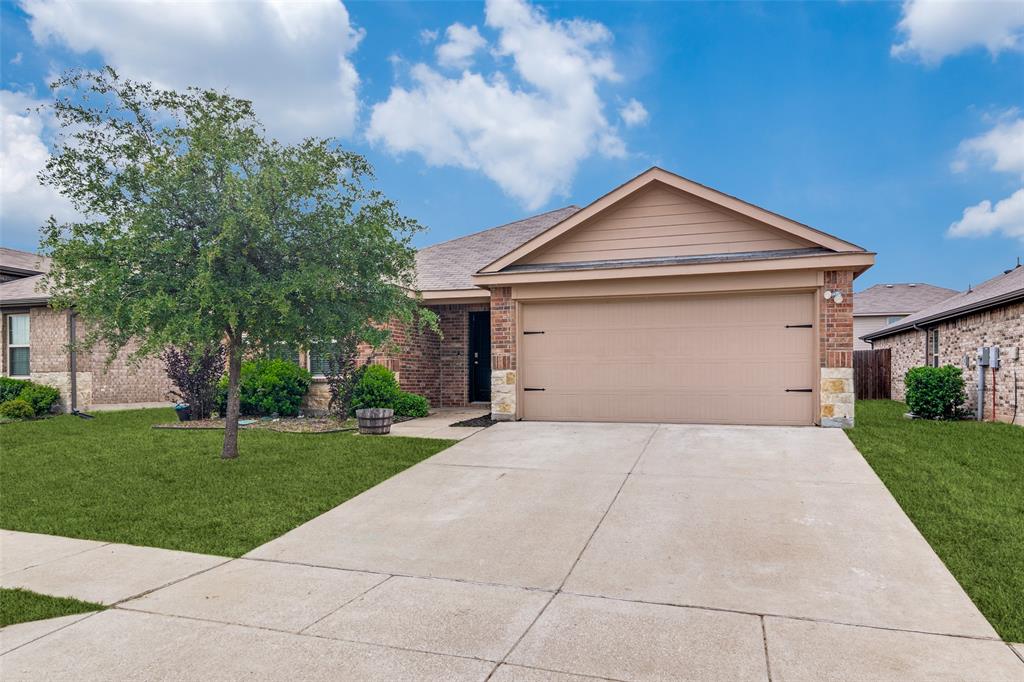 877 Darst Drive Property Photo 1