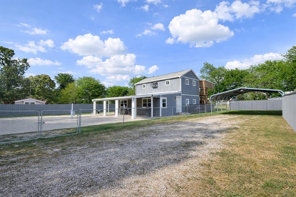 400 Comanche Property Photo 3