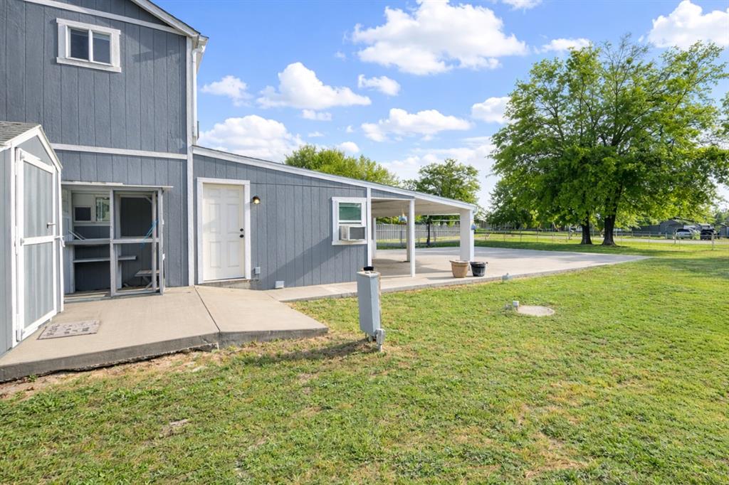 400 Comanche Property Photo 7