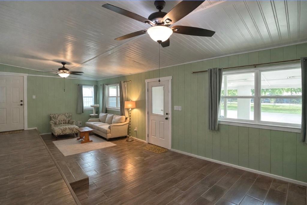 400 Comanche Property Photo 9