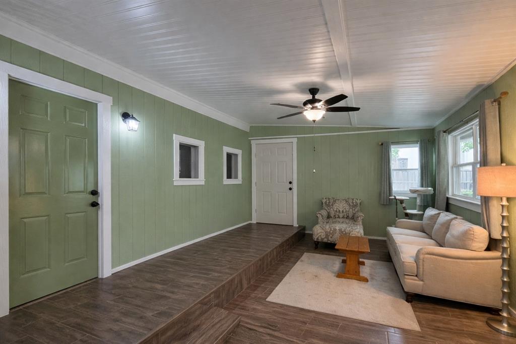 400 Comanche Property Photo 11