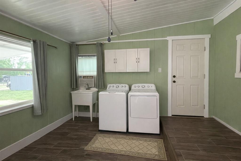 400 Comanche Property Photo 13