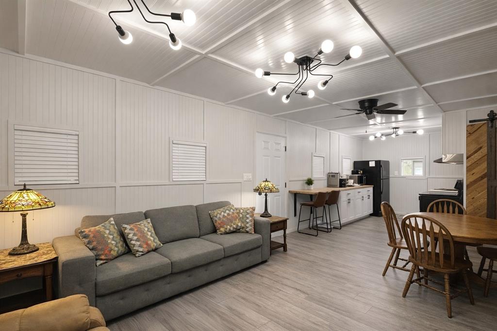 400 Comanche Property Photo 16