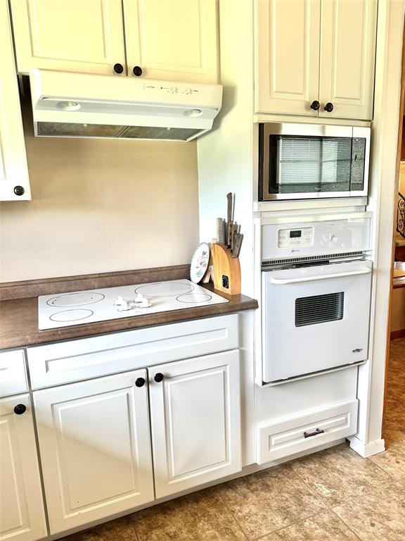 500 Apache Trail Property Photo 6